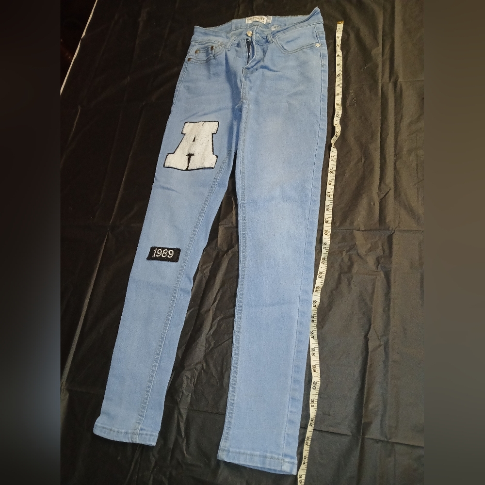 Light Wash Patch-Appliqué Women's Skinny Jeans